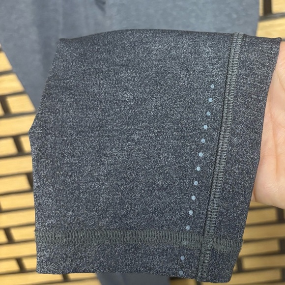 Lululemon Gray Leggings Size 6 - Picture 6 of 9